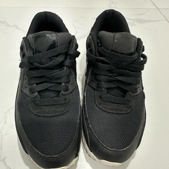 Nike Air Max - Picture 2 of 4